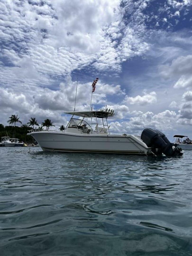 Loco Ono 33ft Pursuit Yacht For Sale