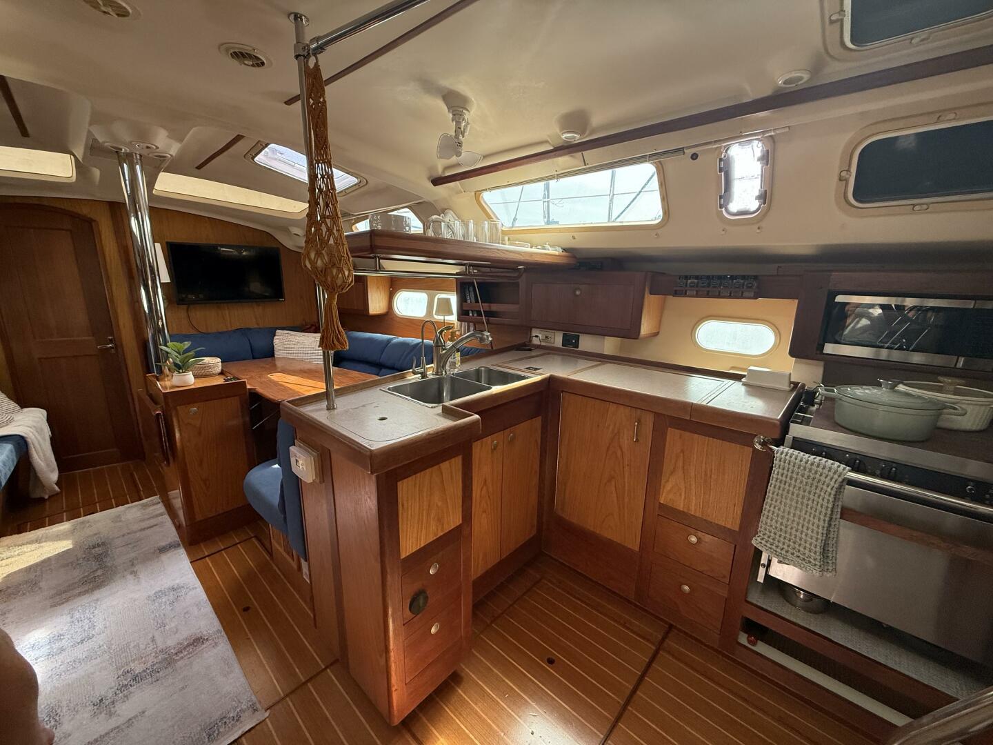 Charley 41ft Hunter Yacht For Sale