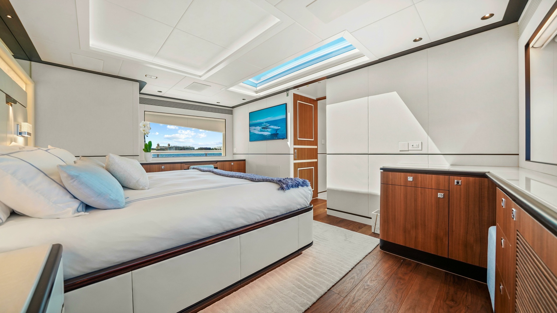MISS MICHELLE 122ft Horizon Yacht For Sale MISS MICHELLE 122ft Horizon Yacht For Sale
