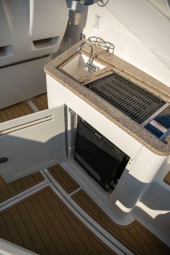 35ft Sea Ray Yacht For Sale