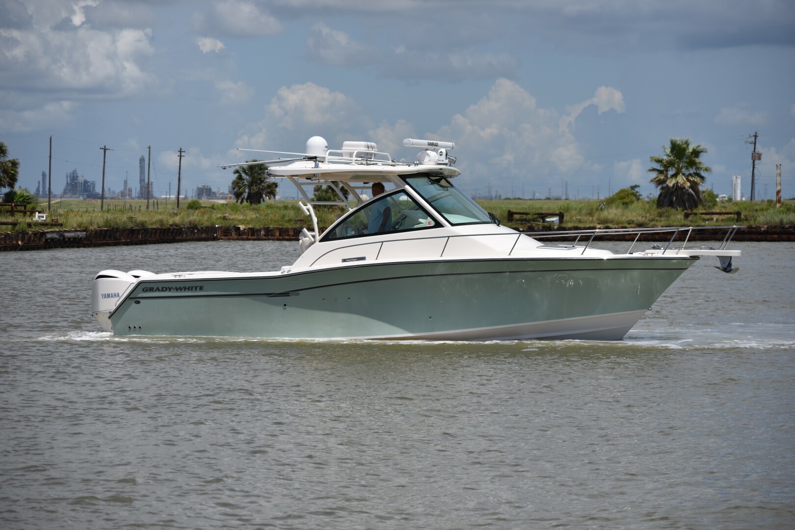 2016 Grady-White 330 Express 