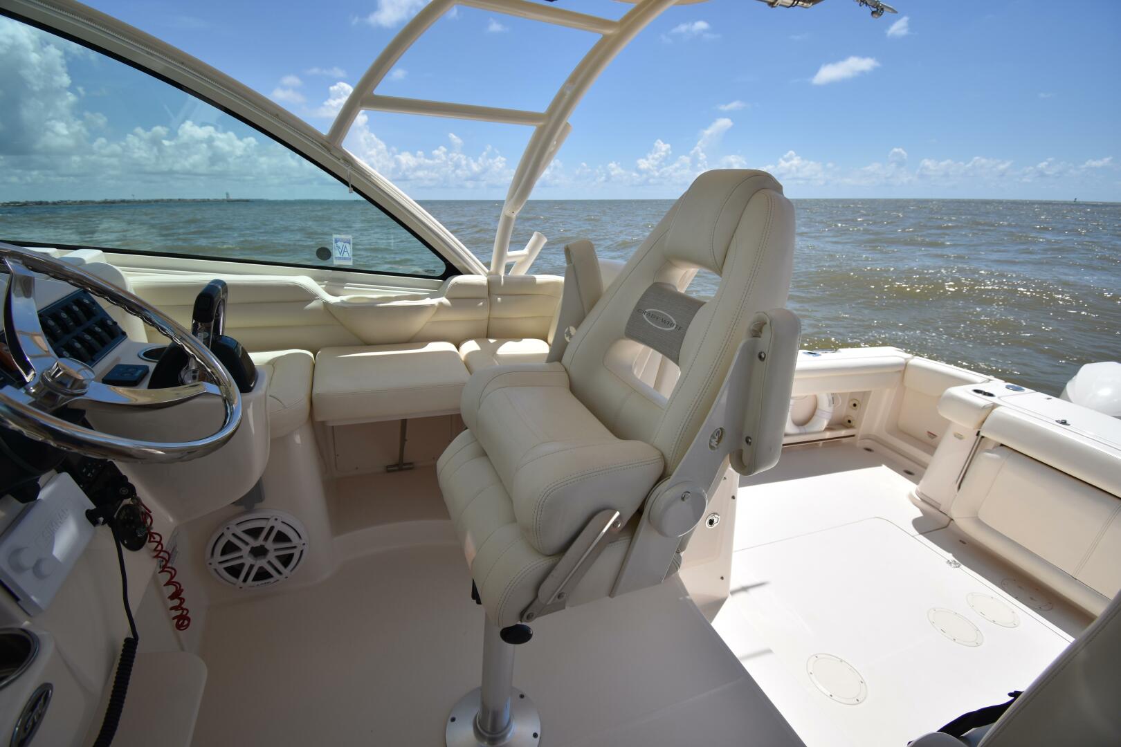 2016 Grady-White 330 Express 