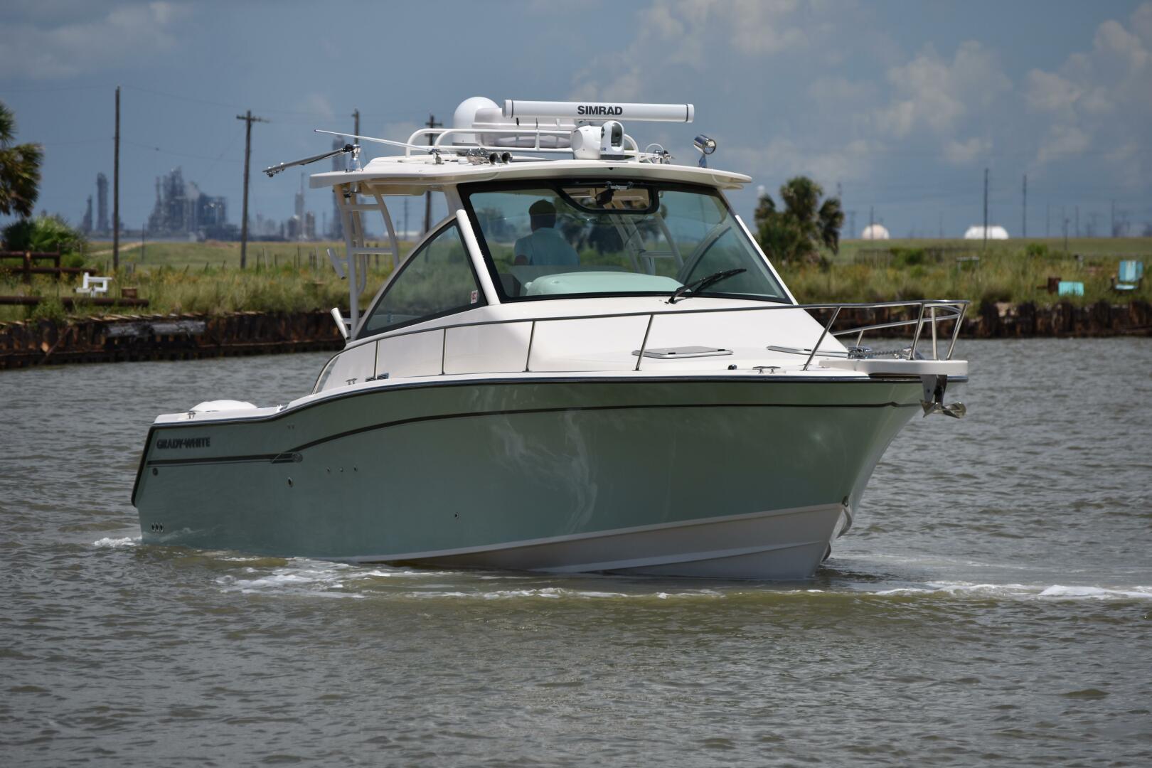 2016 Grady-White 330 Express 