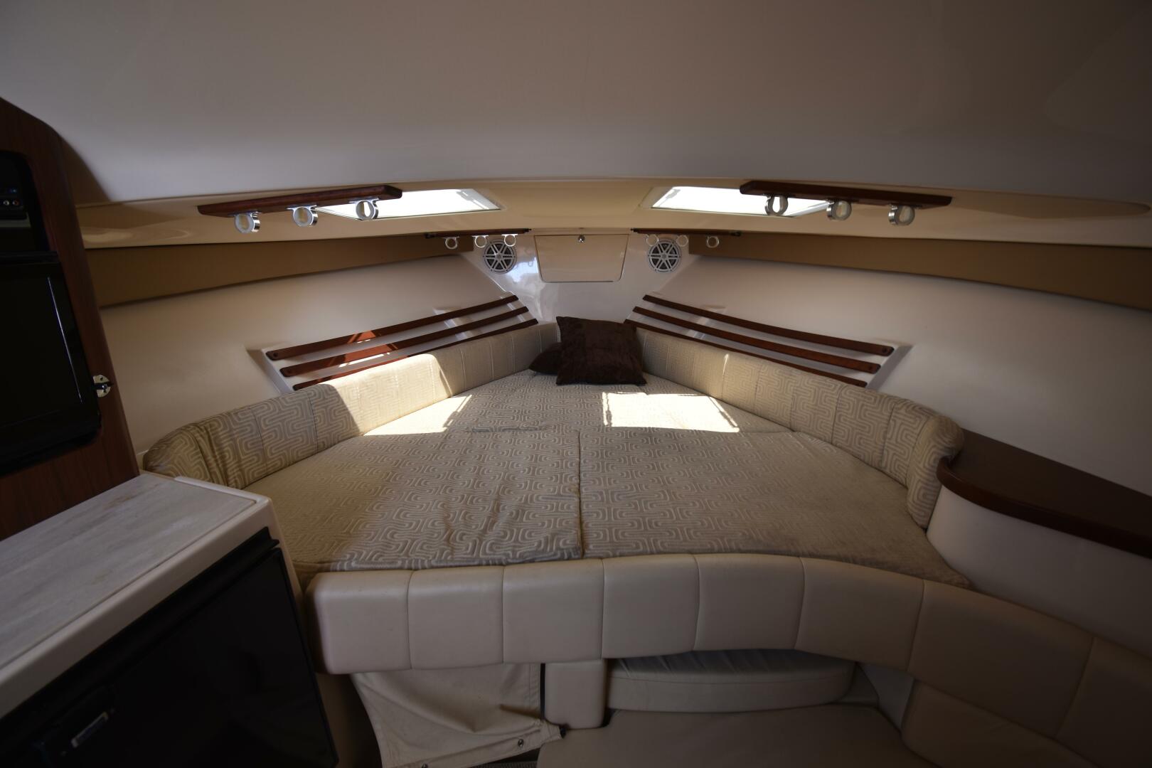 2016 Grady-White 330 Express 