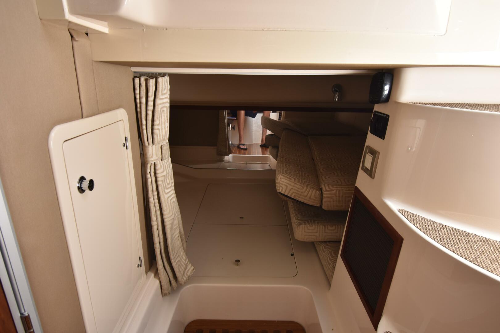 2016 Grady-White 330 Express 