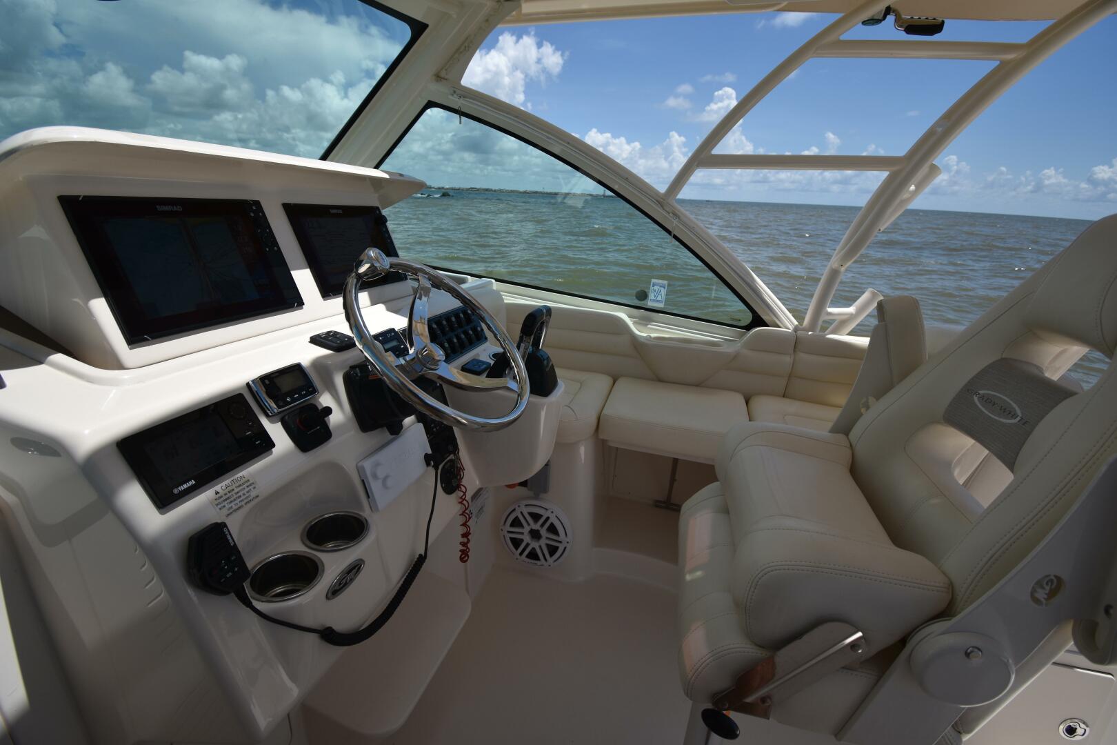 2016 Grady-White 330 Express 