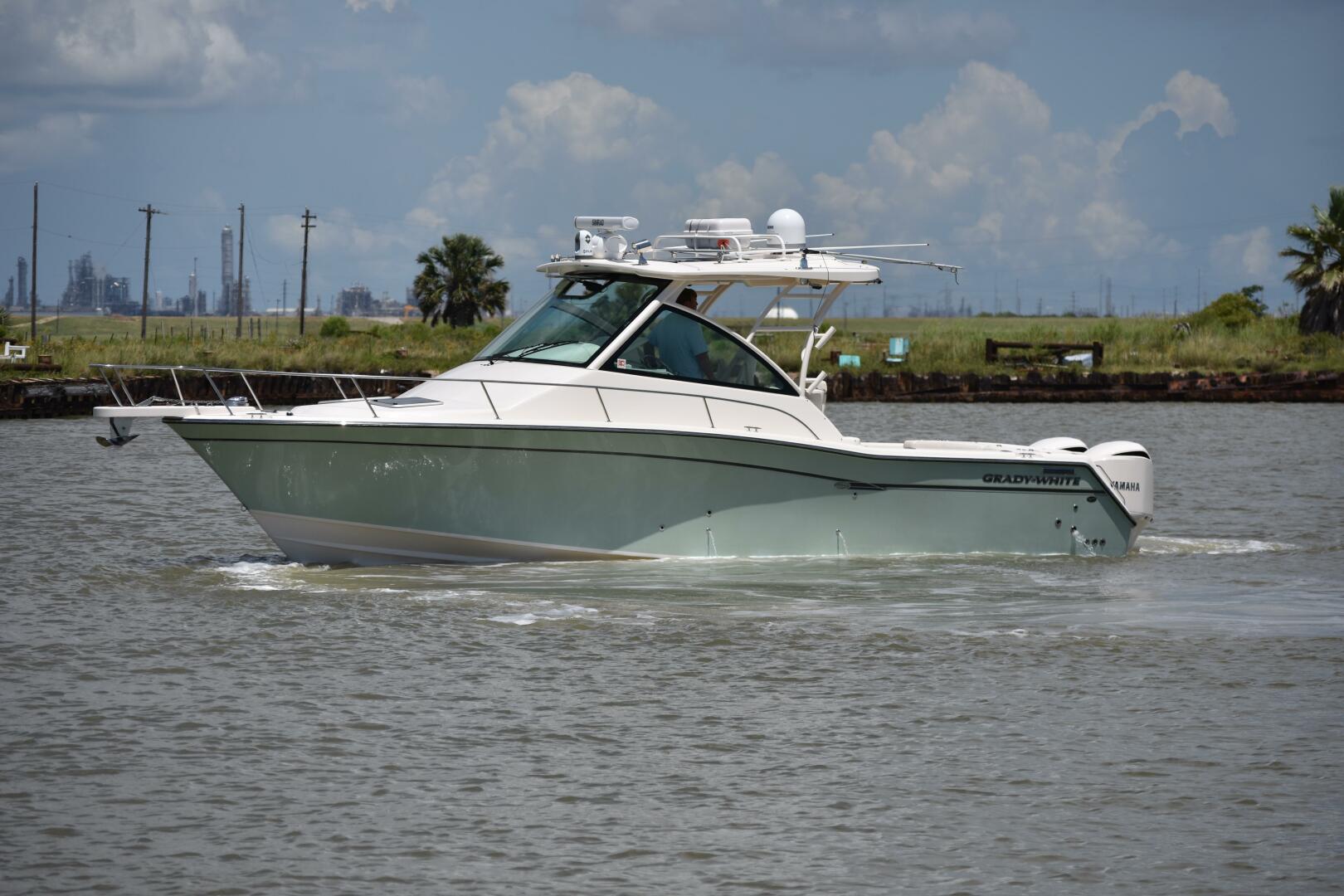 2016 Grady-White 330 Express 