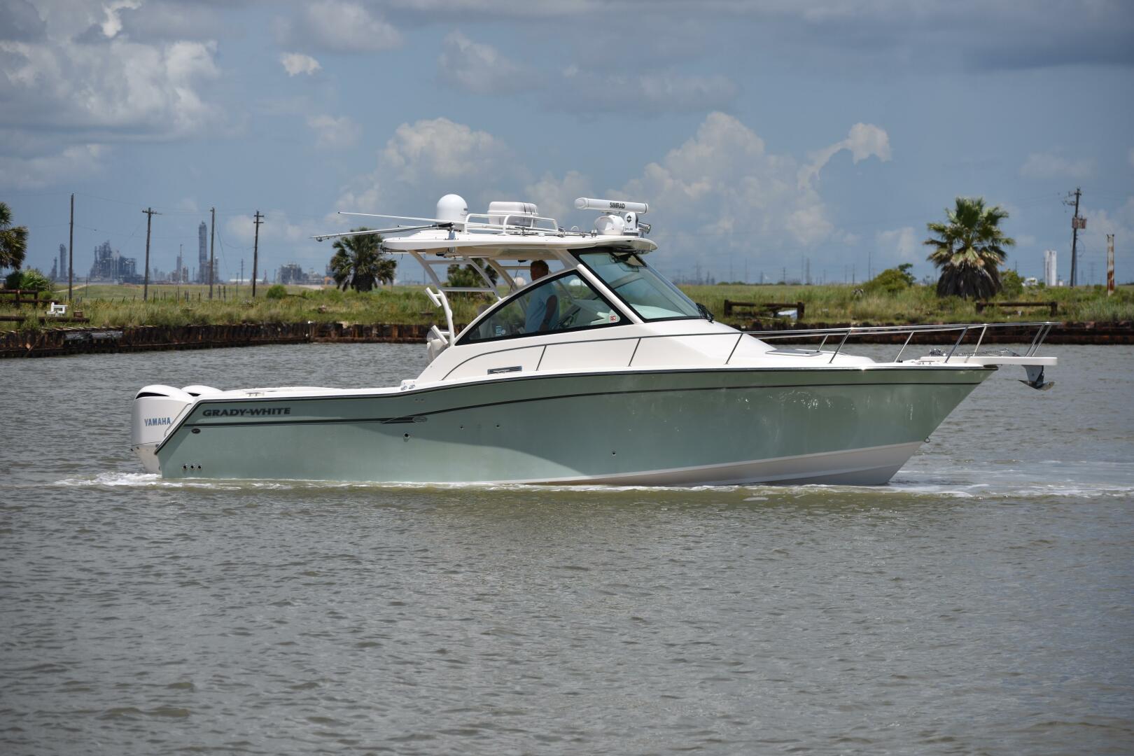 2016 Grady-White 330 Express 