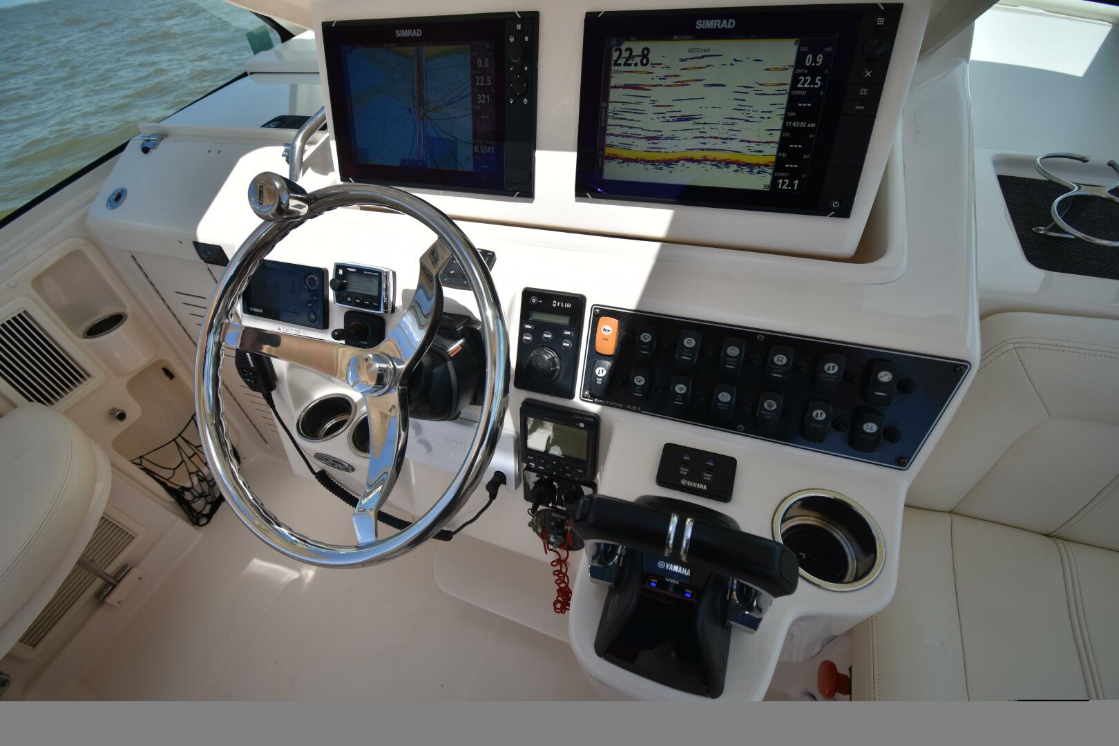 2016 Grady-White 330 Express 