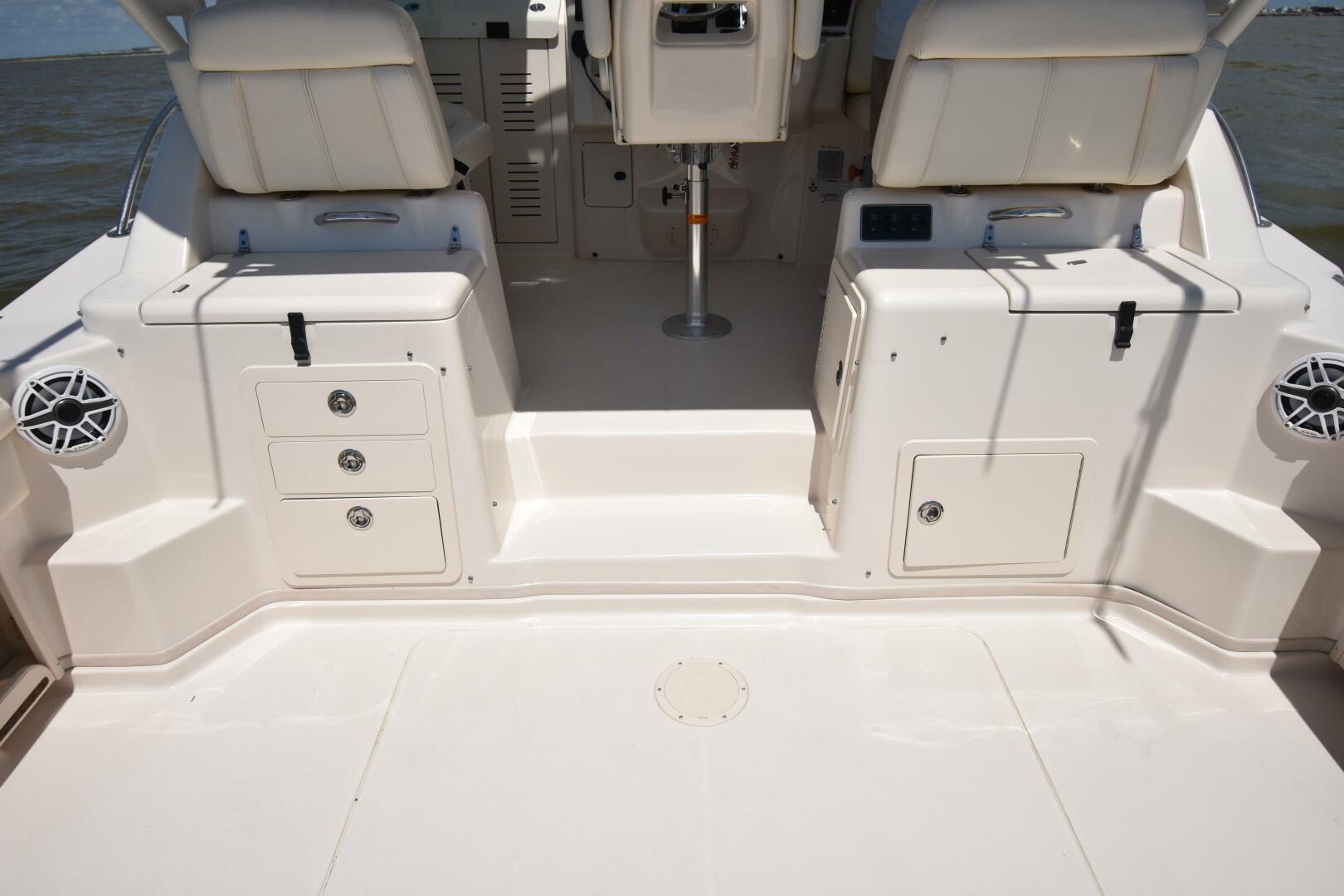2016 Grady-White 330 Express 