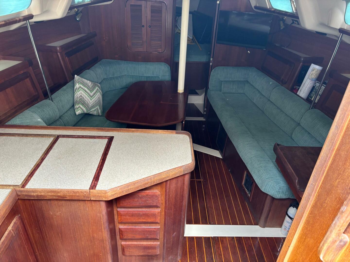 37ft Hunter Yacht For Sale