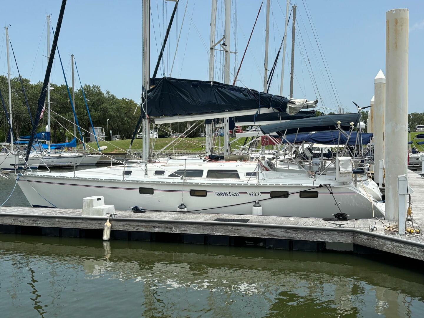 37ft Hunter Yacht For Sale