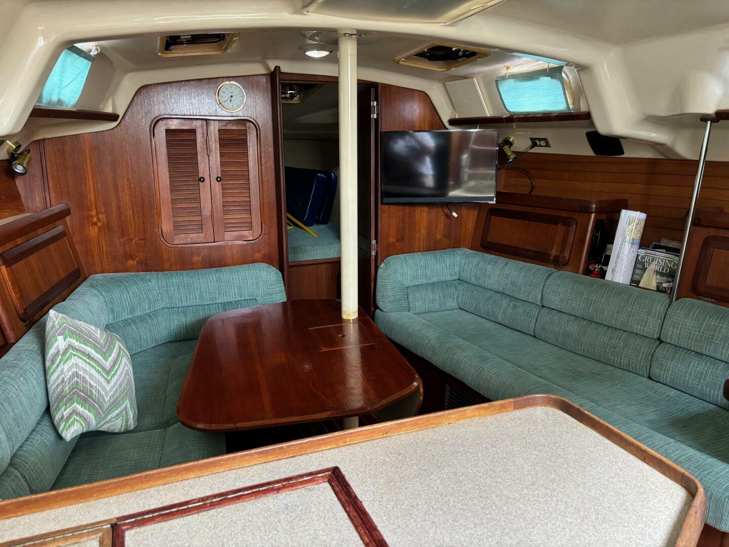 37ft Hunter Yacht For Sale