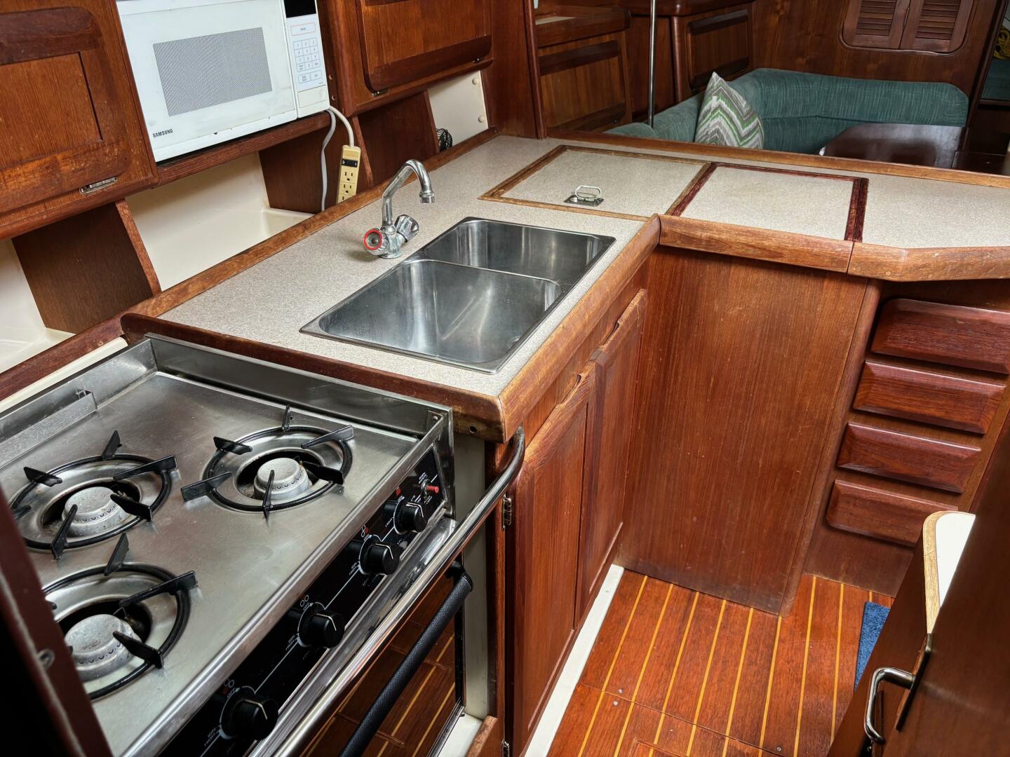 37ft Hunter Yacht For Sale