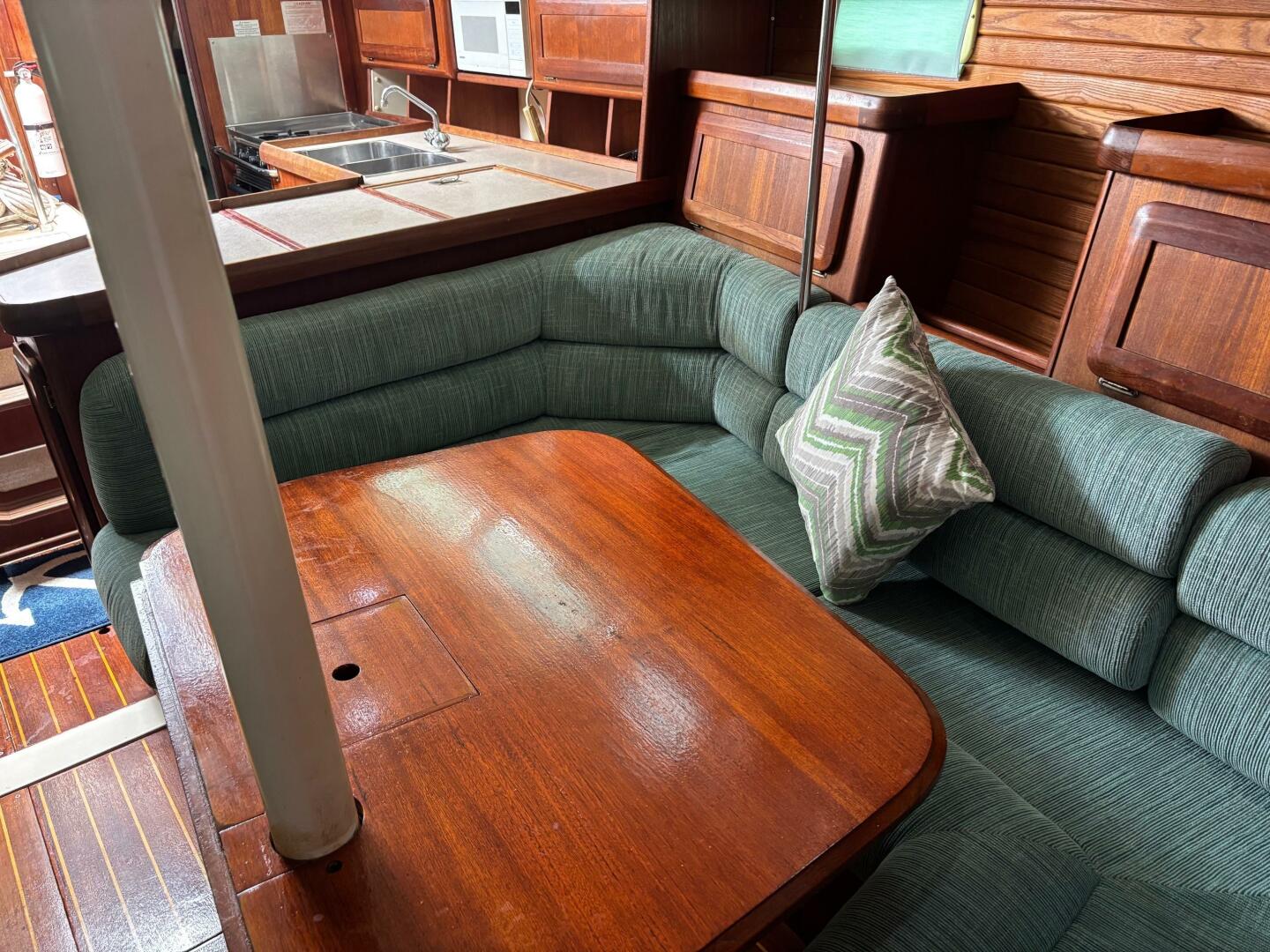 37ft Hunter Yacht For Sale