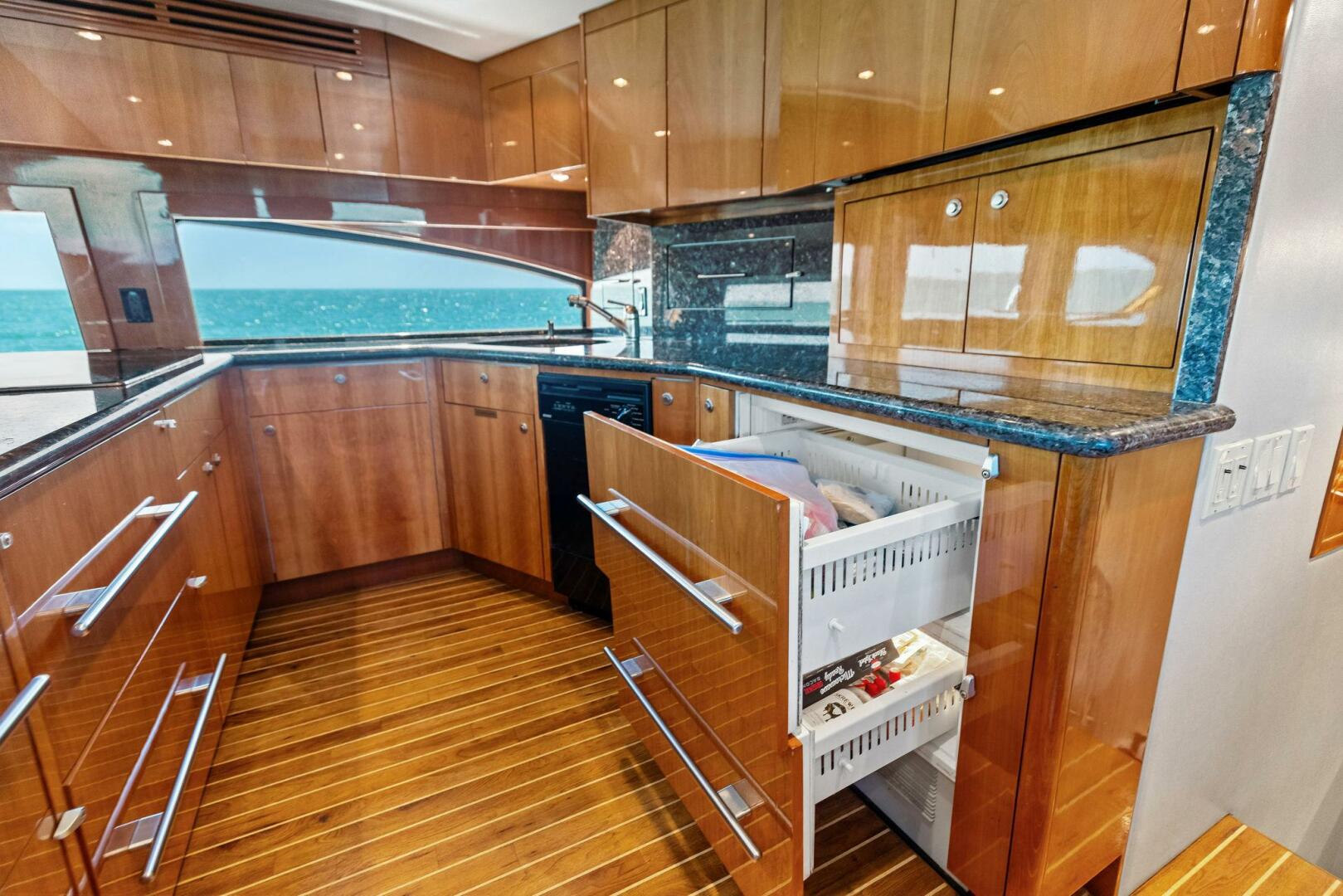 2006 Hatteras 68 CNV Big Game