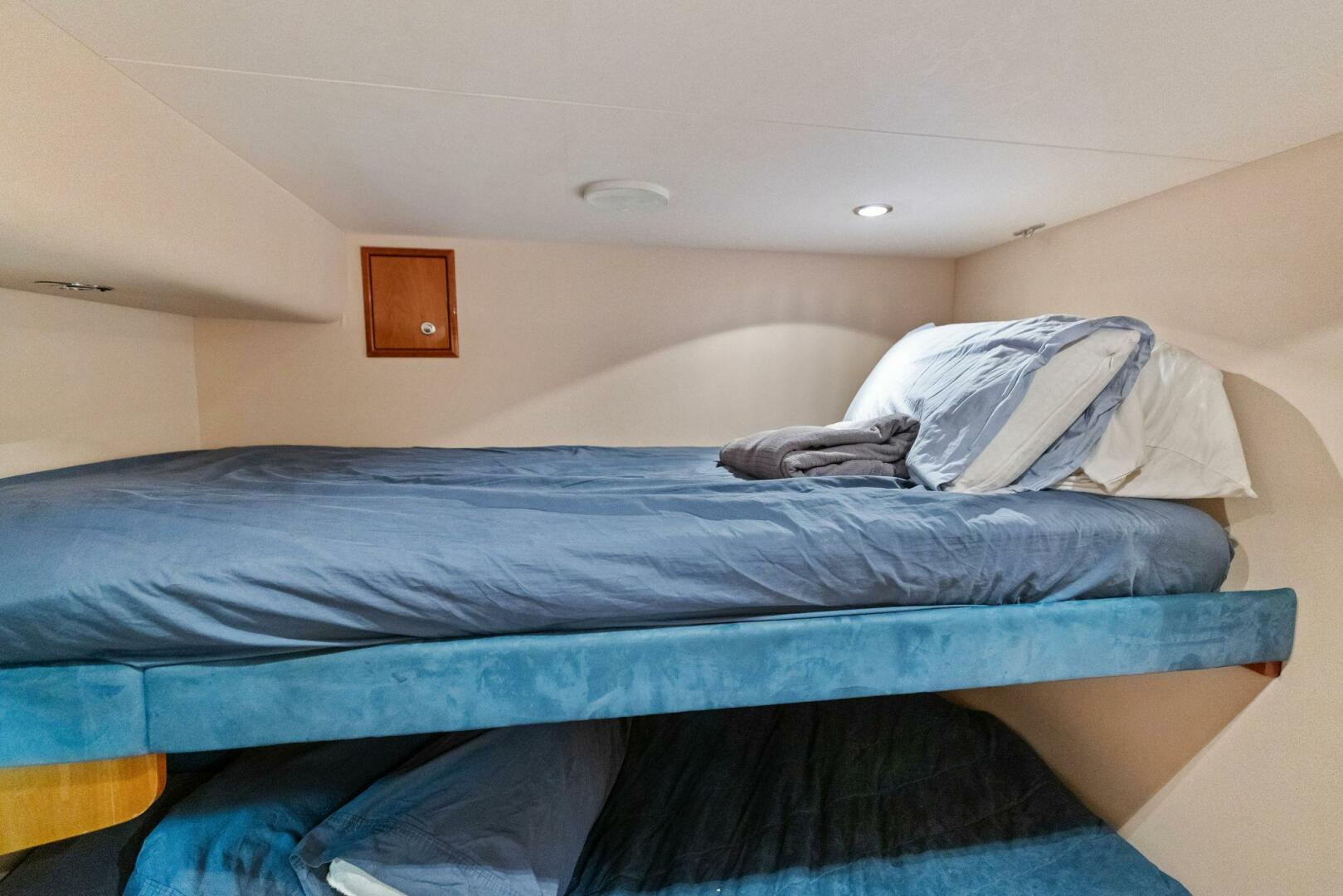2006 Hatteras 68 CNV Big Game