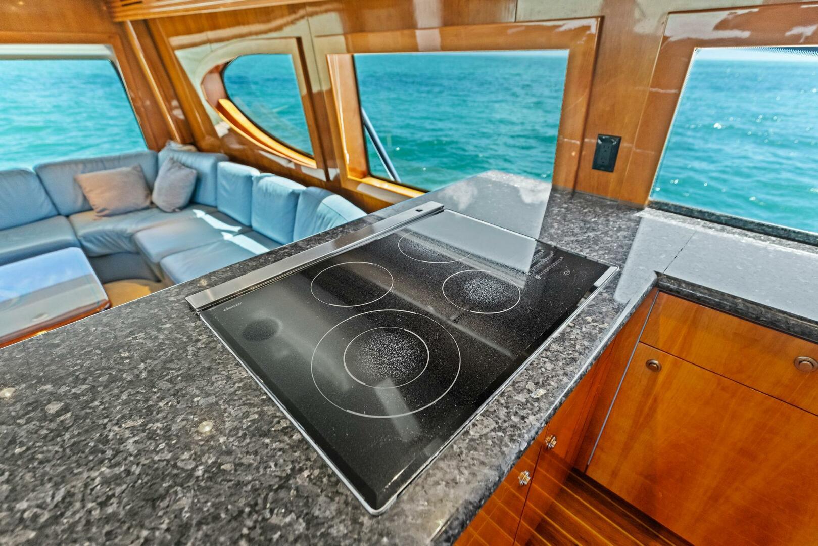 2006 Hatteras 68 CNV Big Game