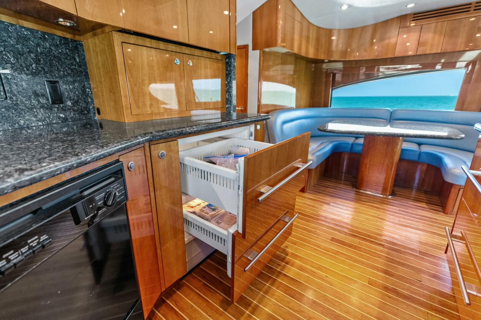 2006 Hatteras 68 CNV Big Game