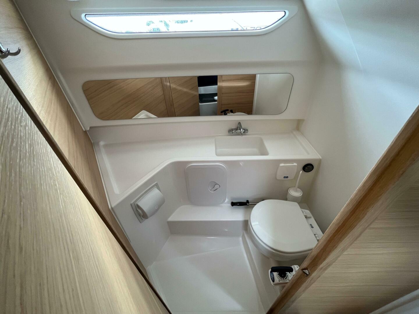 In Stock 2024 Nimbus C9 136 30ft Nimbus Yacht For Sale