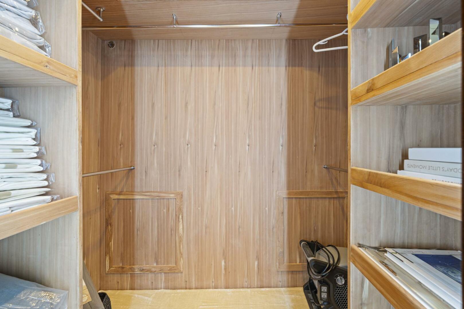 Master Walk-In Locker  