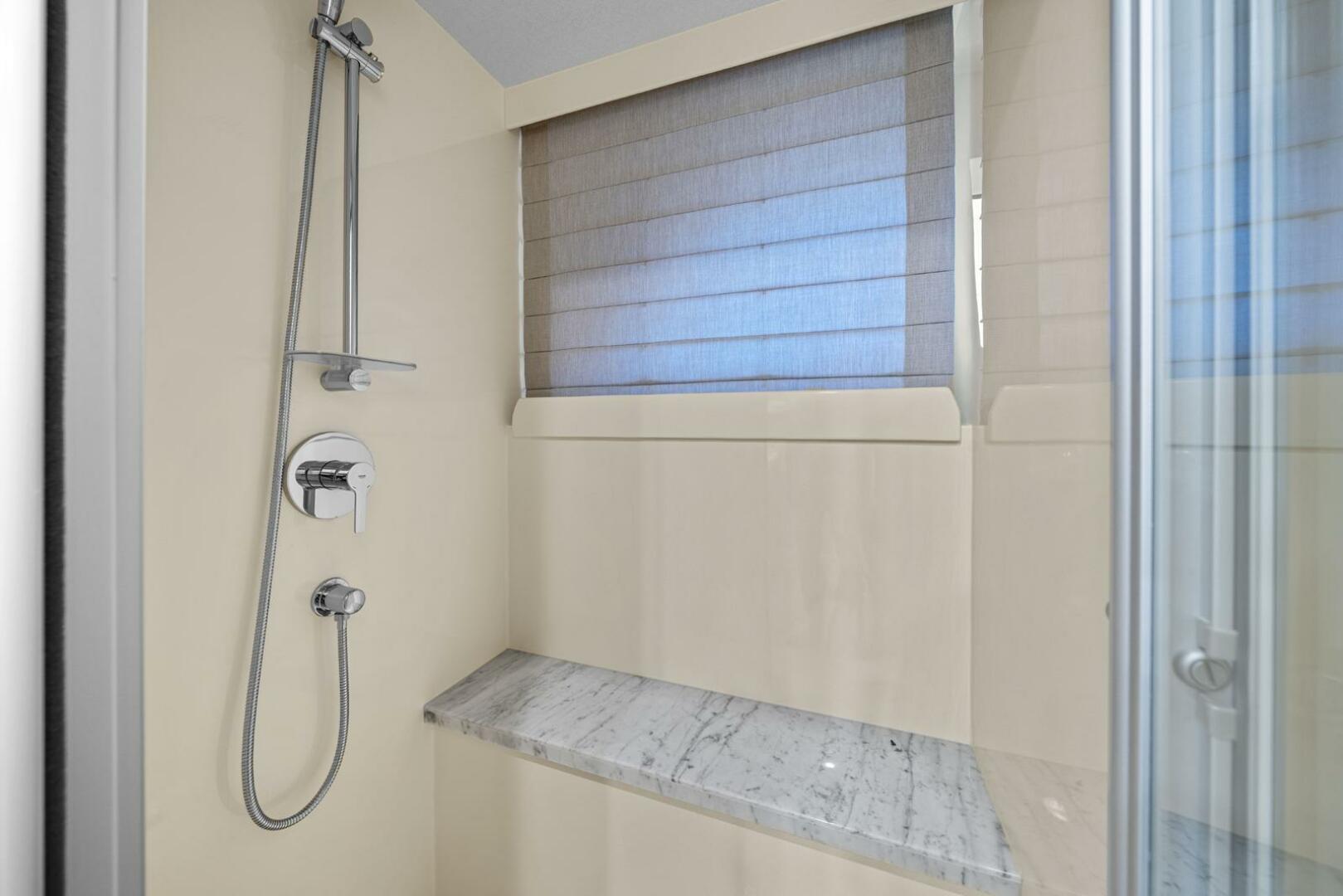 Port Guest Shower   
