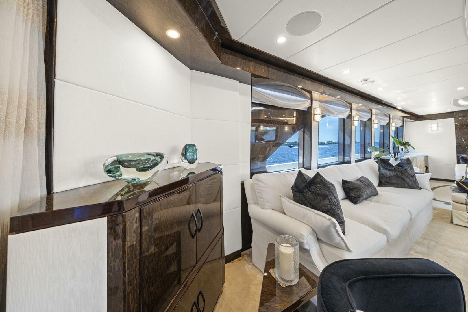 Salon Aft to Port   
