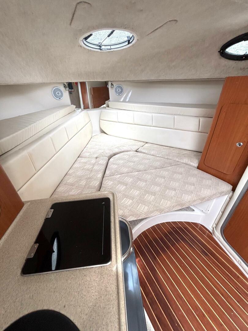 33ft Seaswirl Yacht For Sale