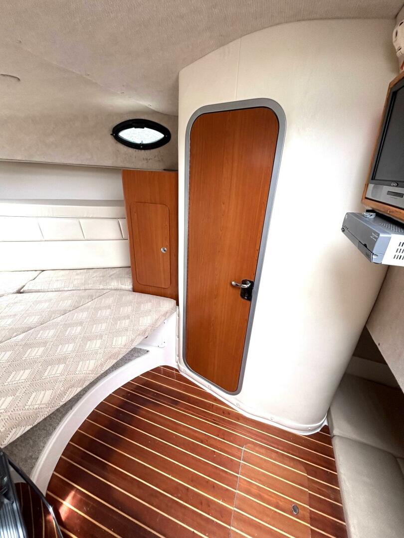 33ft Seaswirl Yacht For Sale