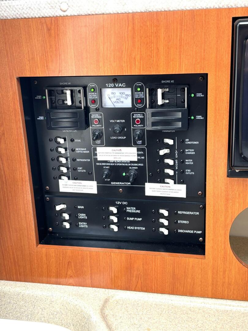 33ft Seaswirl Yacht For Sale