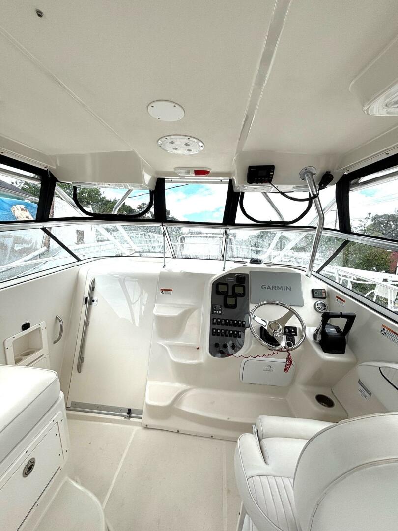 33ft Seaswirl Yacht For Sale