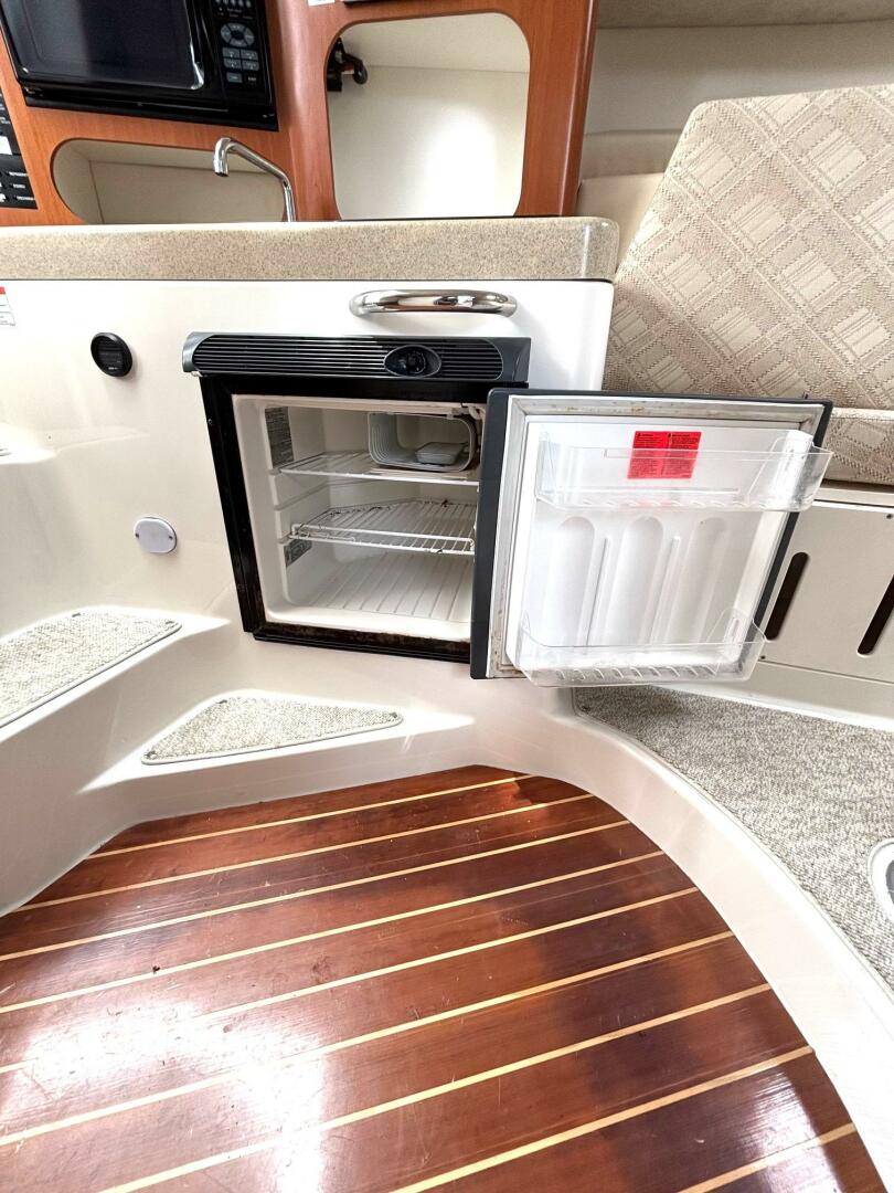 33ft Seaswirl Yacht For Sale