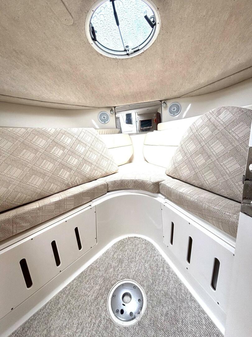 33ft Seaswirl Yacht For Sale