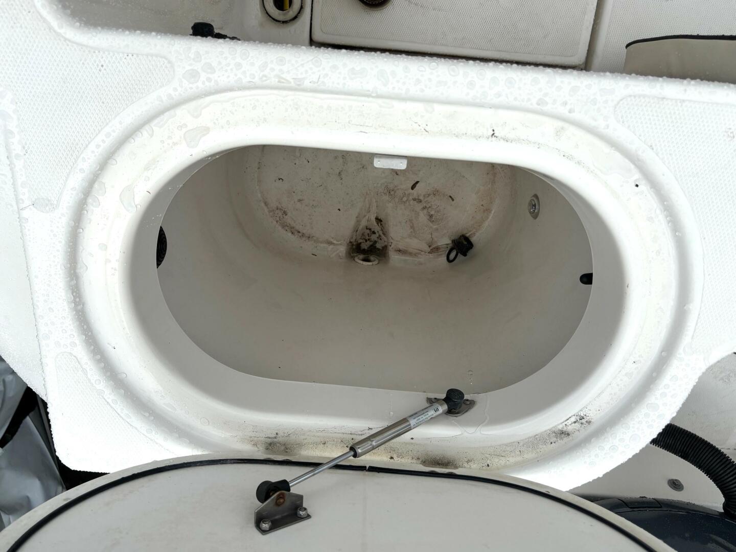 33ft Seaswirl Yacht For Sale