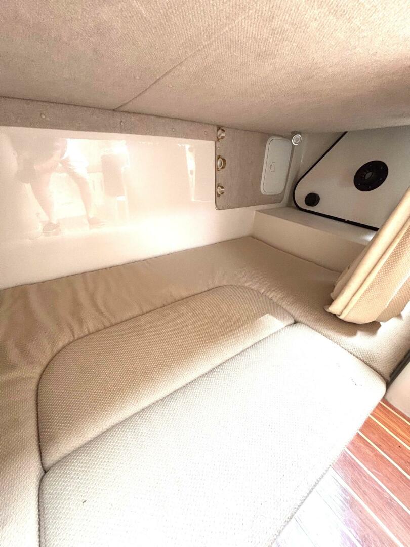 33ft Seaswirl Yacht For Sale