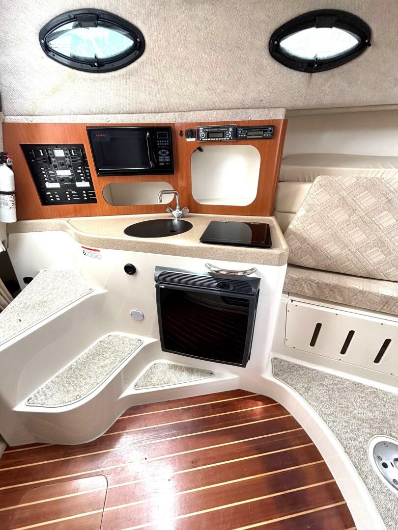 33ft Seaswirl Yacht For Sale