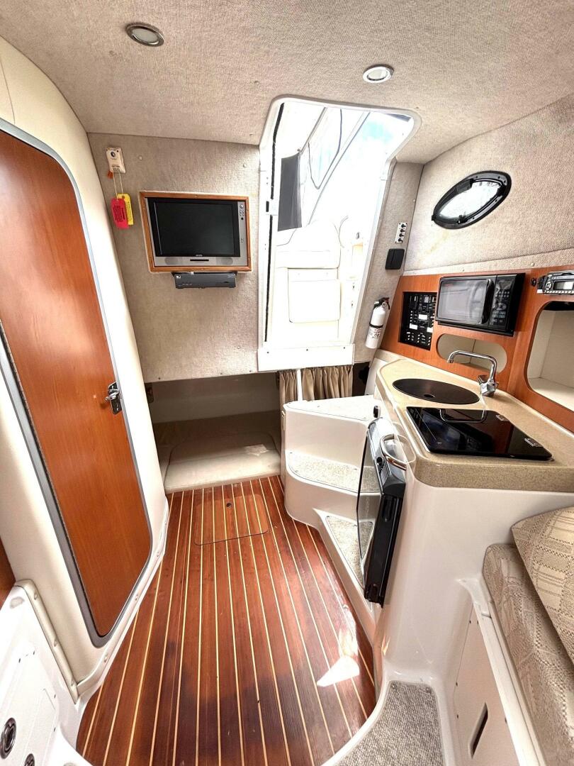 33ft Seaswirl Yacht For Sale