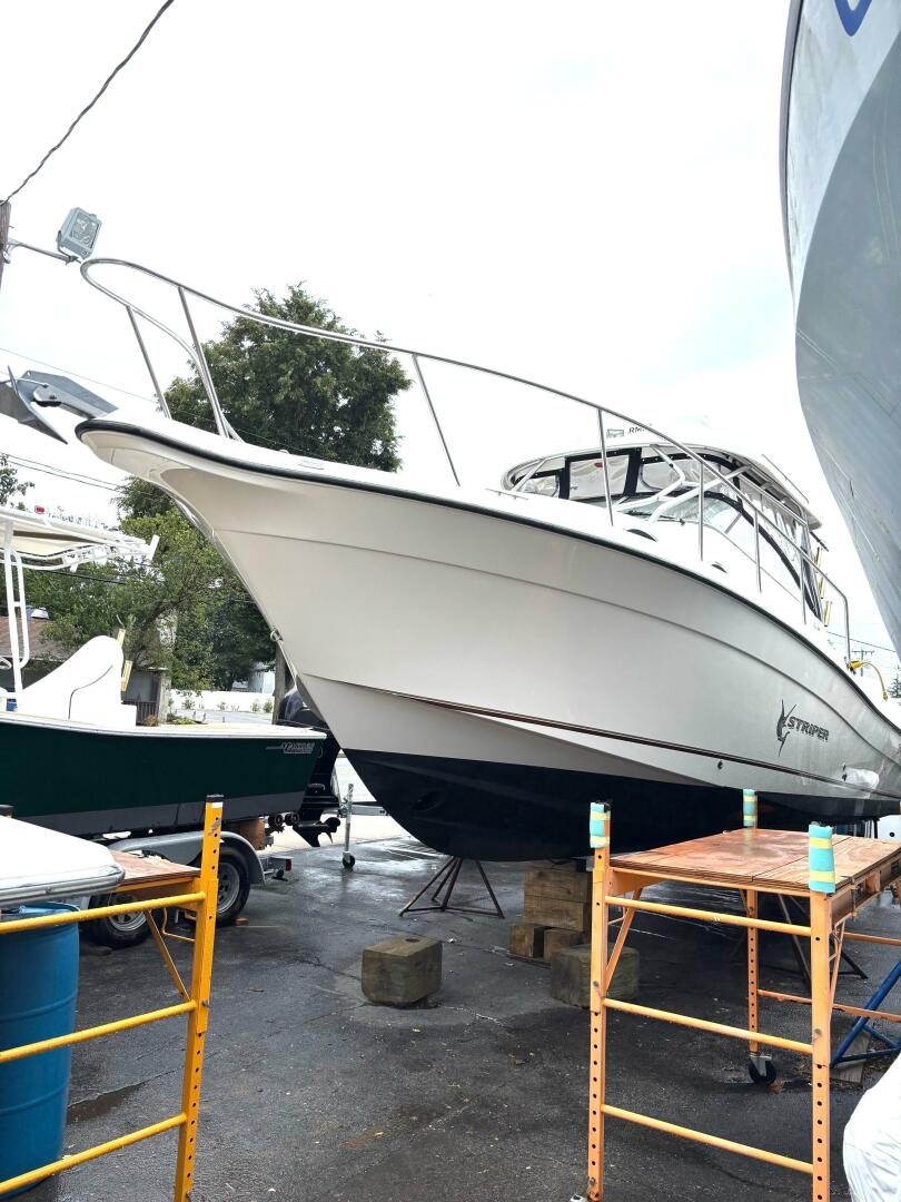 33ft Seaswirl Yacht For Sale