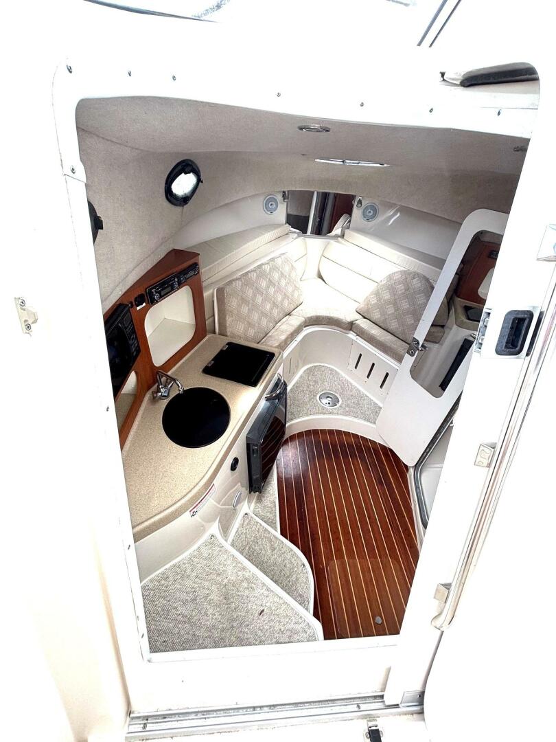 33ft Seaswirl Yacht For Sale