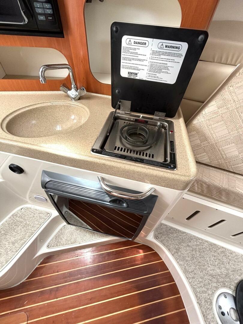 33ft Seaswirl Yacht For Sale