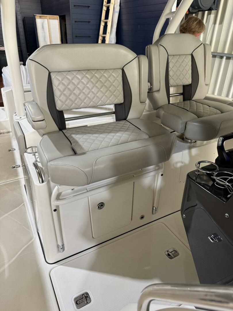 32ft Pursuit Yacht For Sale