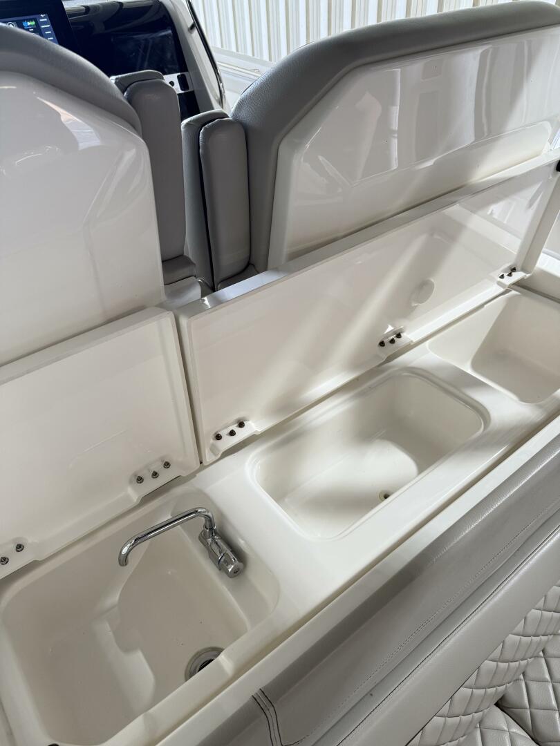 32ft Pursuit Yacht For Sale