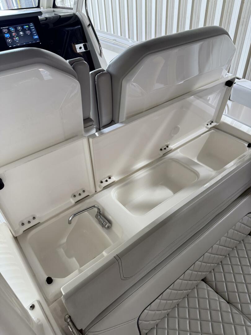 32ft Pursuit Yacht For Sale