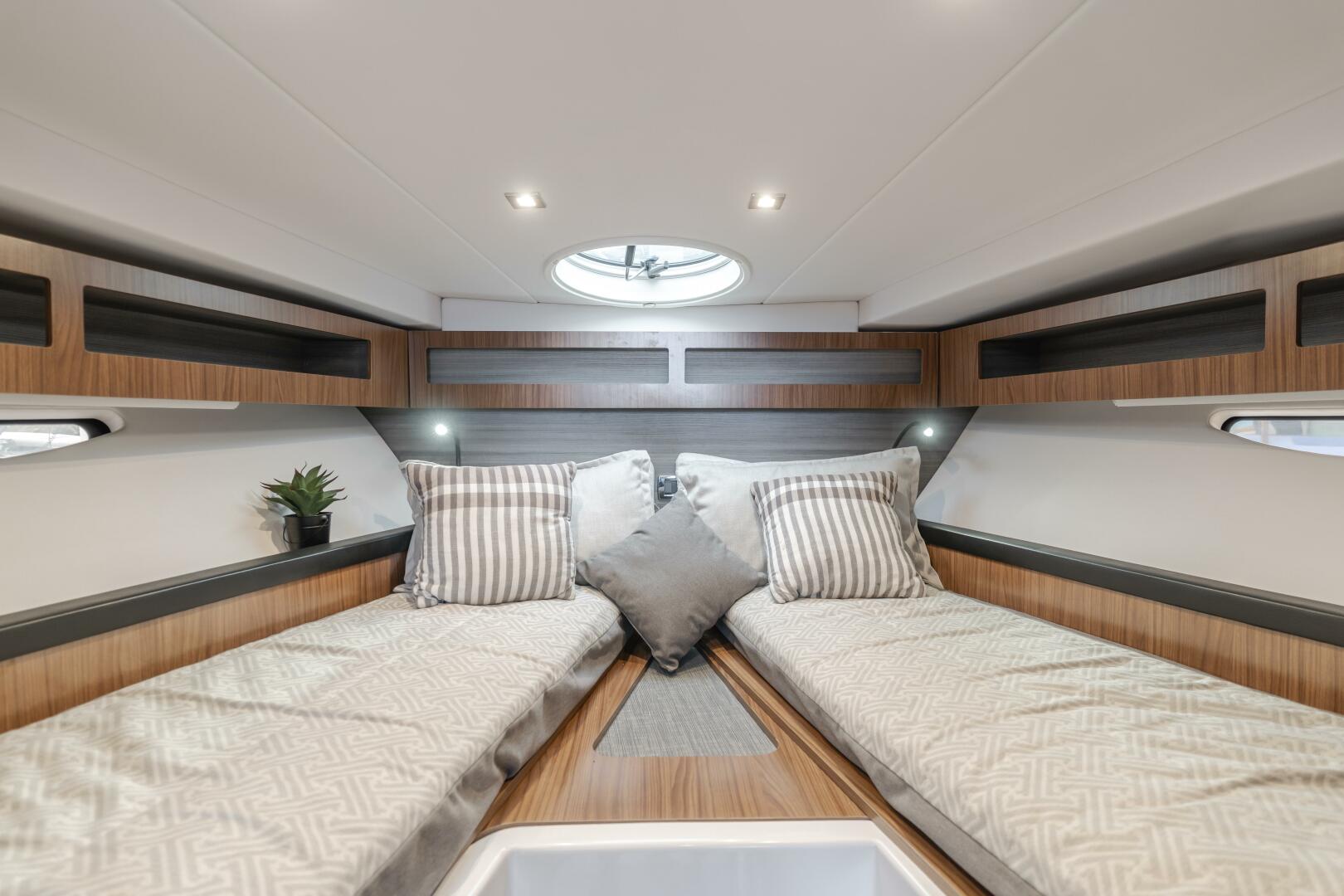 JESSIE S GIRL 35ft Four Winns Yacht For Sale