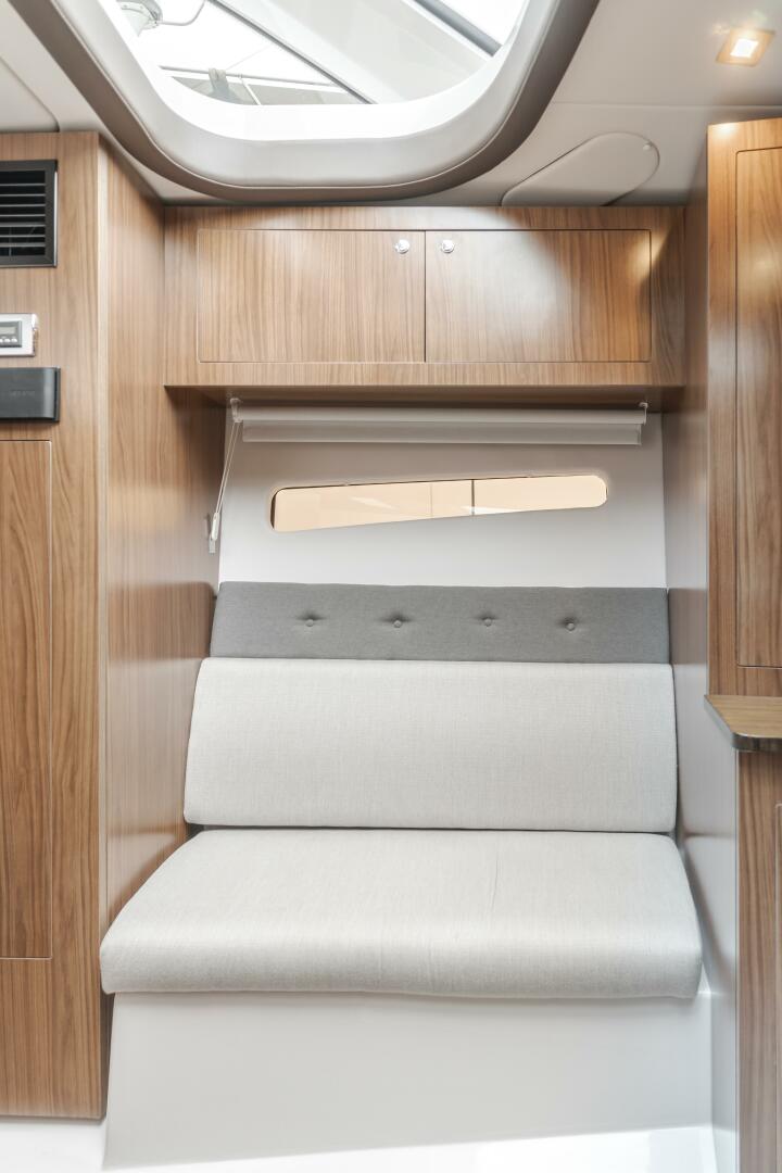 JESSIE S GIRL 35ft Four Winns Yacht For Sale