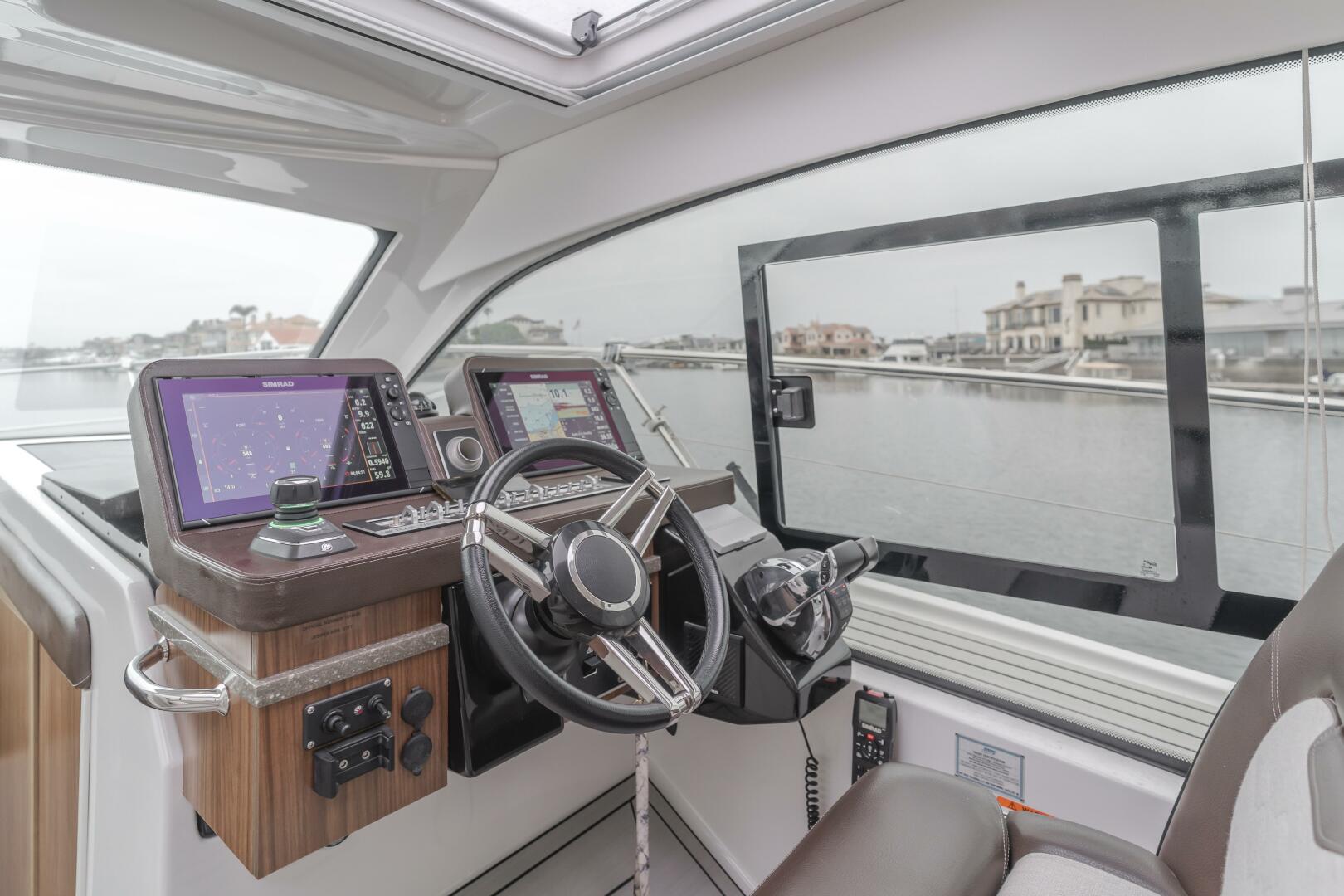 JESSIE S GIRL 35ft Four Winns Yacht For Sale