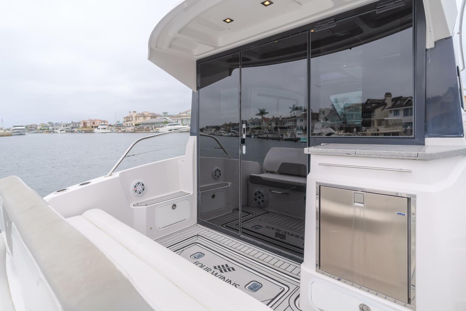 JESSIE S GIRL 35ft Four Winns Yacht For Sale