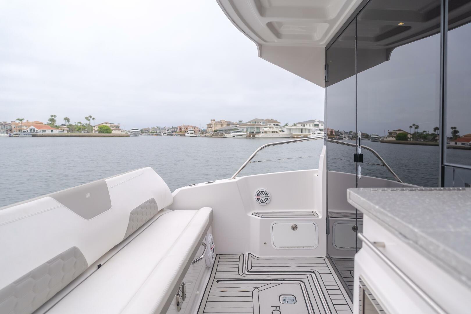 JESSIE S GIRL 35ft Four Winns Yacht For Sale