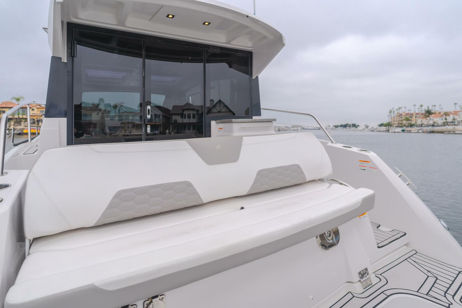 JESSIE S GIRL 35ft Four Winns Yacht For Sale