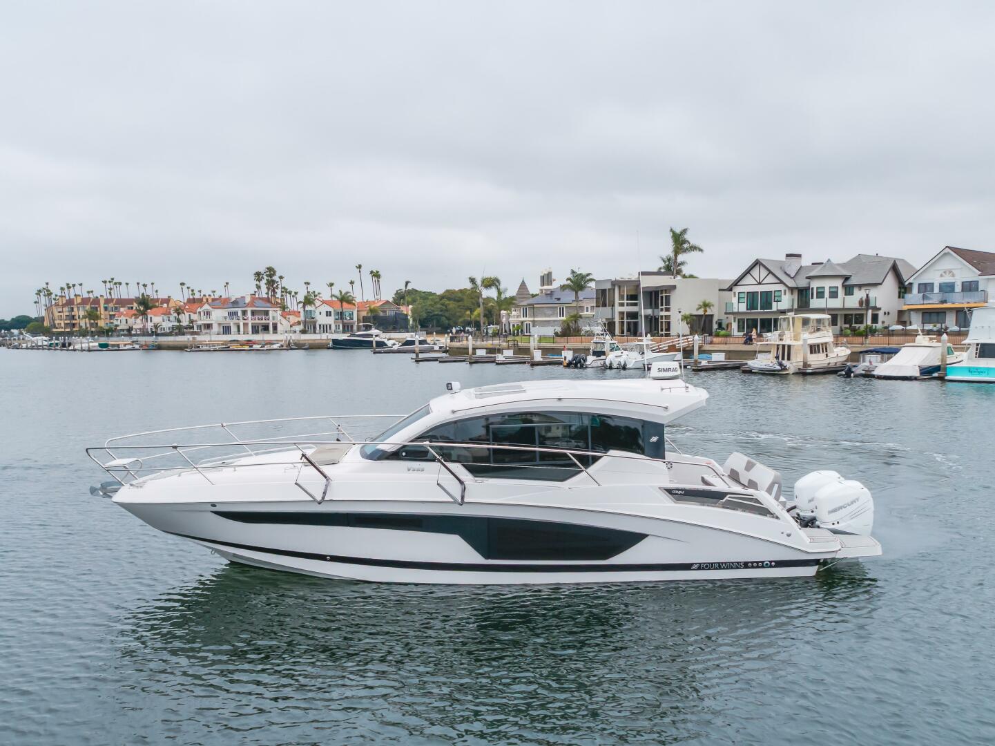 JESSIE S GIRL 35ft Four Winns Yacht For Sale